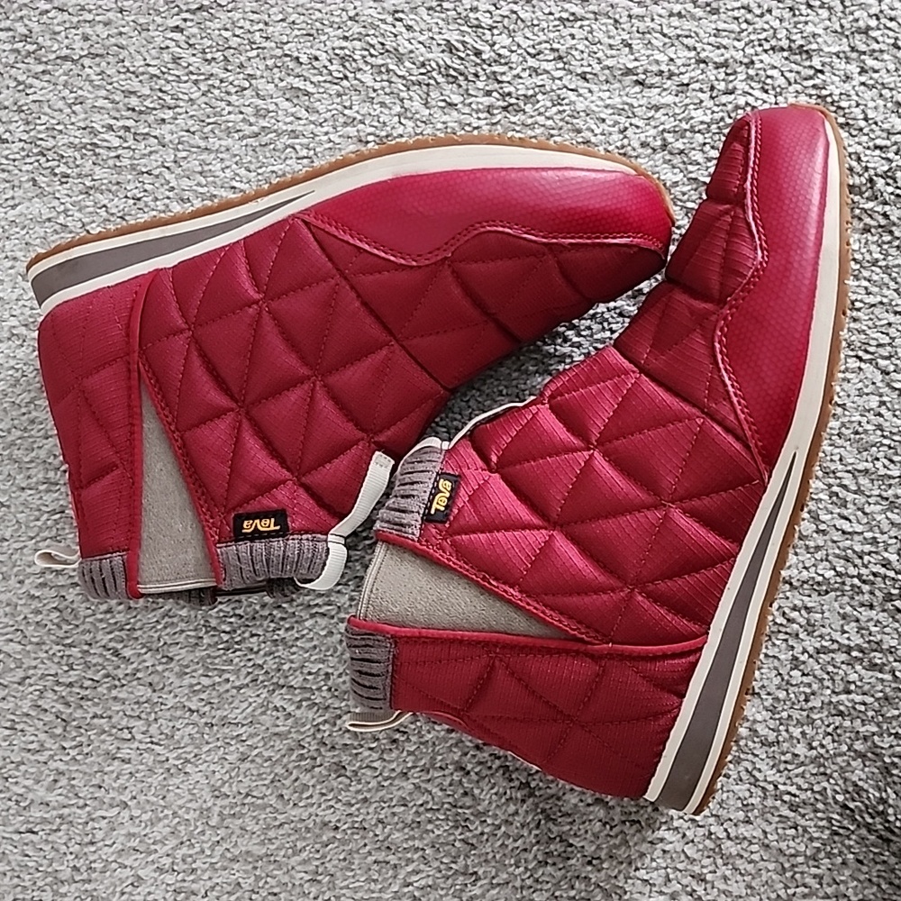 Teva® ReEmber Mid boots sz 9 woman